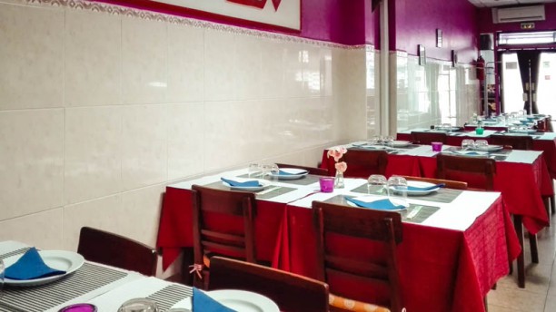 Nui Sushi and Thai Bar sala