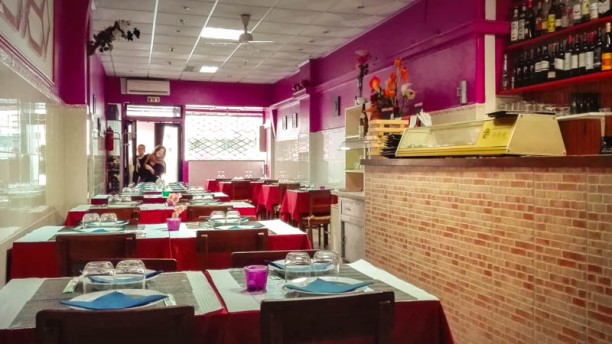 Nui Sushi and Thai Bar sala