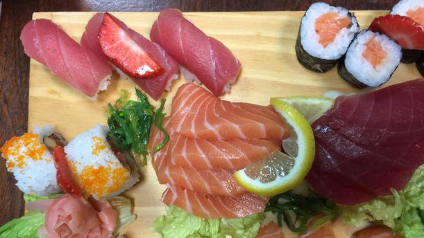 Nui Sushi and Thai Bar Selecção Sushi