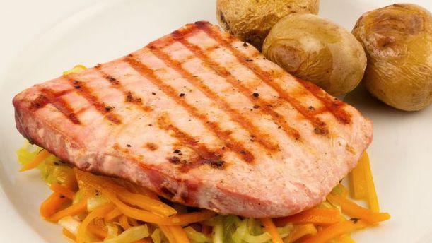 Lisboa Há Mesa Atum grelhado com legumes e batata murro