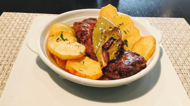 Czar Lisbon Bife á Portuguesa