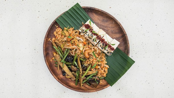 O Asiático Nasi Goreng com Milho Baby e Spicy Tofu