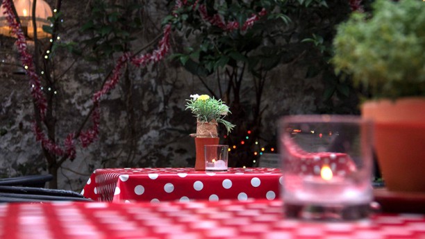 Dona Gertrudes Detalhe da mesa