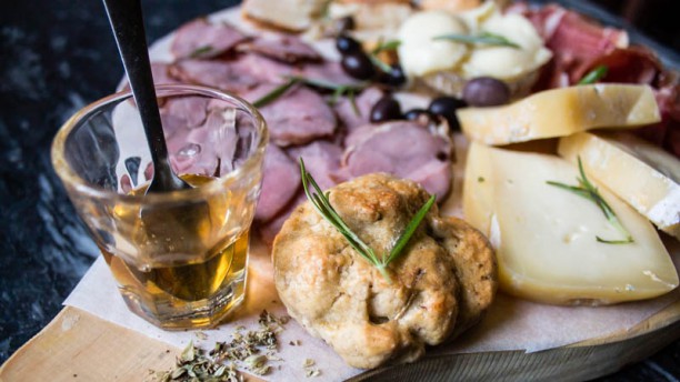 Dona Gertrudes Tábua Dona Gertrudes