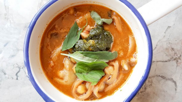 Gigi Garbanzos con calamar y shiitake