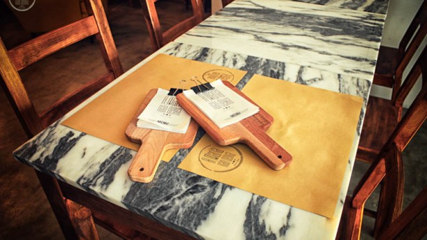 A Maria não Deixa Detalhe da mesa