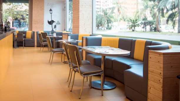 Little Thai Francia Vista de la sala