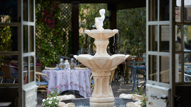 Aquarelle Garden fountain