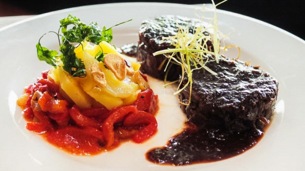 Restaurante La Chimenea Madrid en Madrid, Cuzco, Castillejos