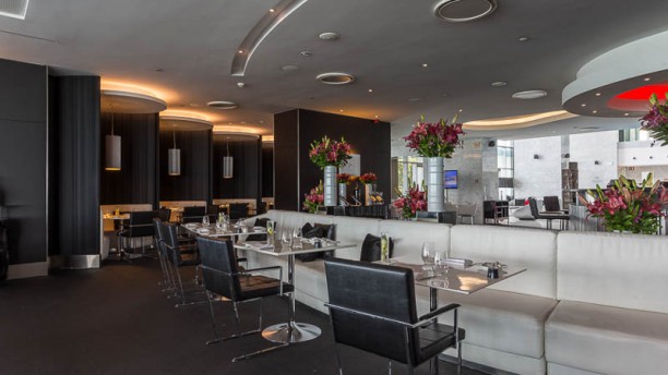 River Lounge – MYRIAD by SANA Hotels Sala