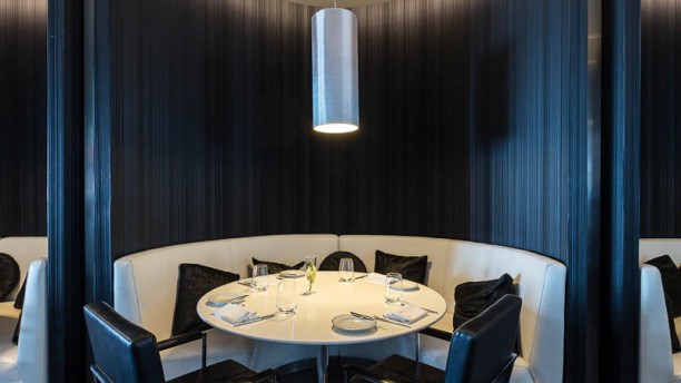 River Lounge – MYRIAD by SANA Hotels Sala