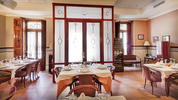 El Cabanyal sala principal con luz natural