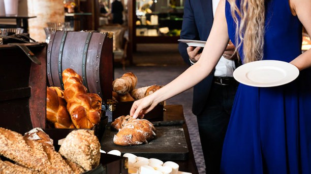 Brunch du Fairmont Le Montreux Palace Bread and Viennoiseries Station