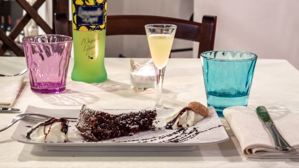 Ambasciata di Capri Torta caprese fatta dal nostro Chef