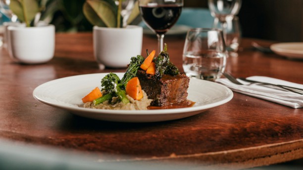 Palácio Chiado Rabo de boi e bochecha de vitela estufados com aromáticos