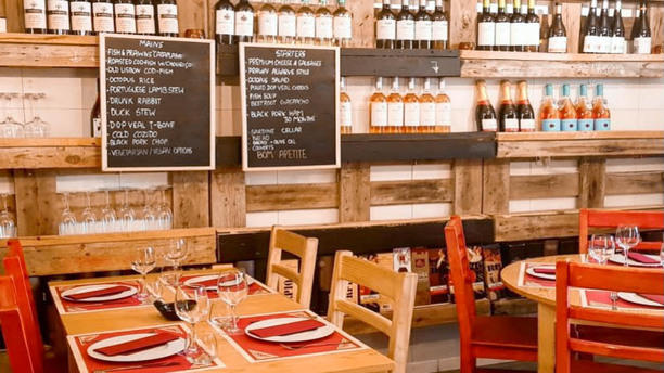 Alfama Cellar Vista do interior