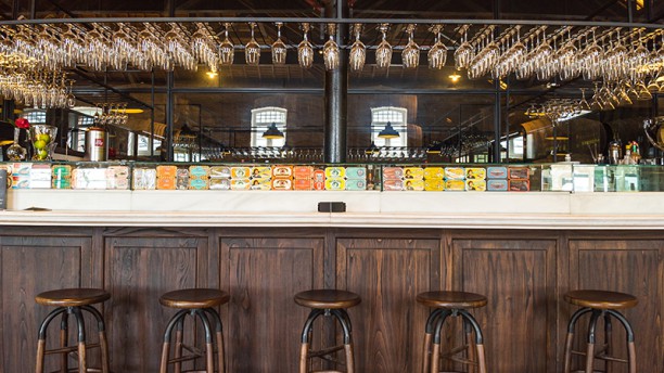 VINUM Restaurant and Wine Bar Bar