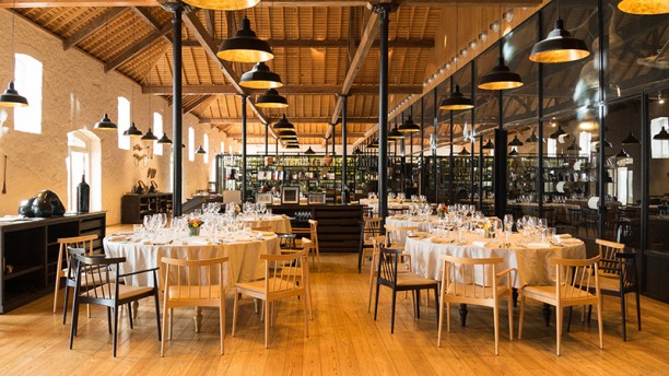 VINUM Restaurant and Wine Bar Vista da sala