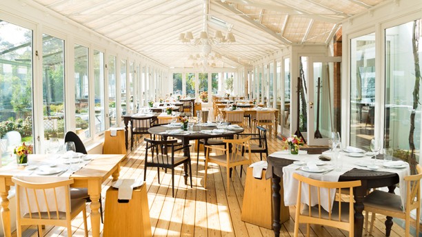 VINUM Restaurant and Wine Bar Vista da sala