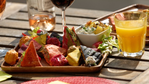 Les Bariolés de Maud Planche de bariolés, vins et bières