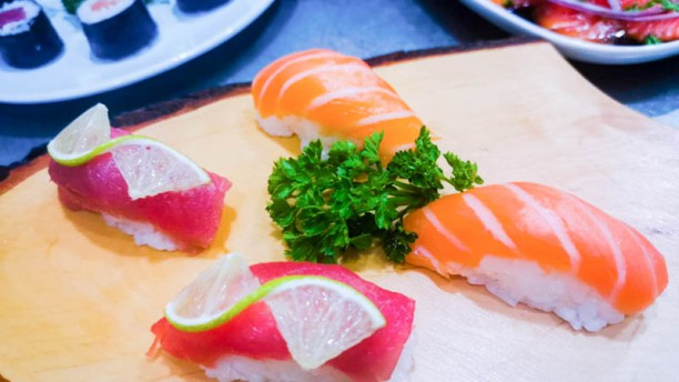 TRIBO SUSHI BAR Niguiri