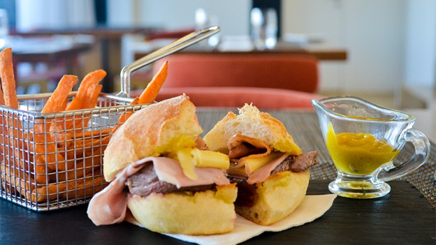 PortoBello Restaurant Prego do Lombo no Pão