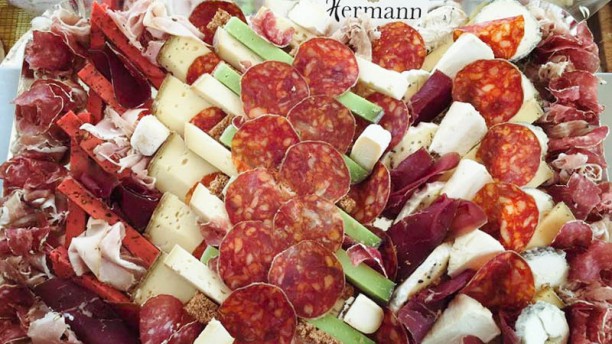 Hermann Fromagerie Et Table D Hotes In Saint Valery Sur Somme