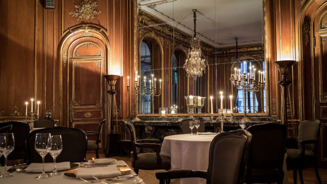 Schlosshotel Berlin by Patrick Hellmann