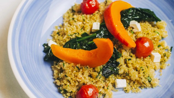 Blue Bulgur & legumes assadoscom queijo feta e ervas aromáticas