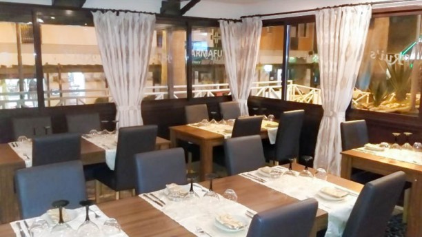 Rui's Restaurant Vista do interior