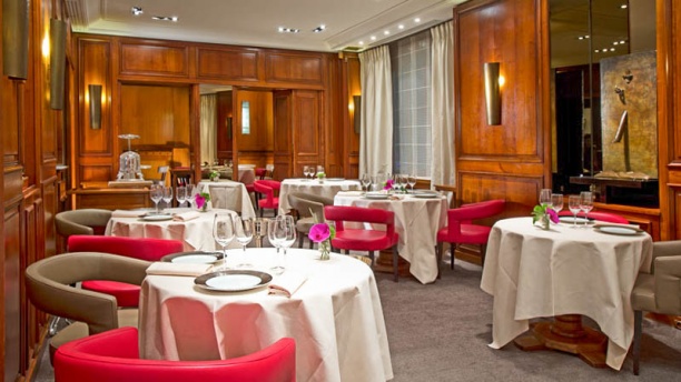 Maison Rostang Le salon central et ses oeuvres d'art