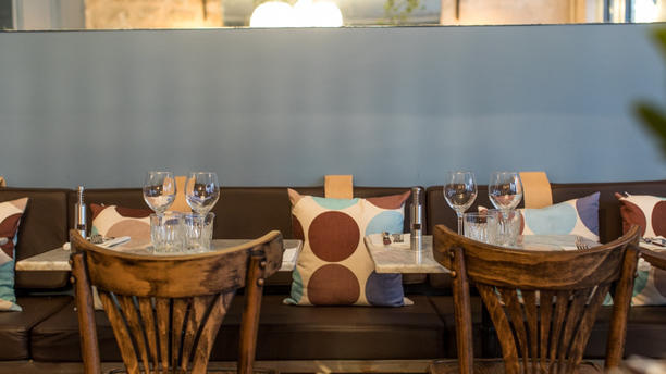 Quatre Vingt Neuf (89) Tables dressées