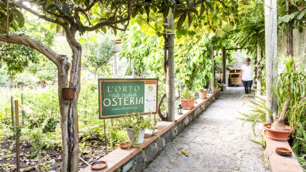 Osteria Villa Raffaella Cortile
