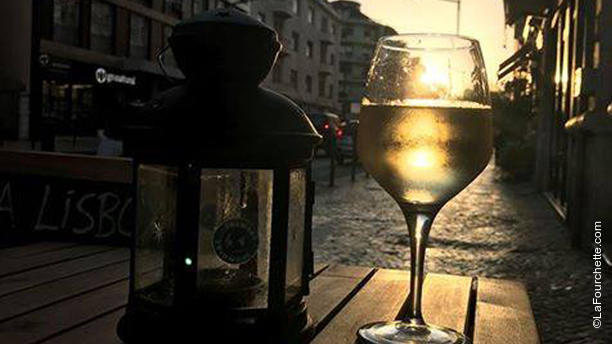 Nossa Lisboa Vinho a copo - Restaurante Nossa Lisboa - Esplanada