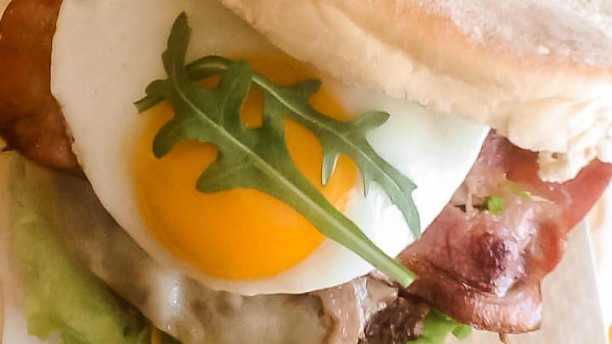 Izzy Casual Food Superburguer