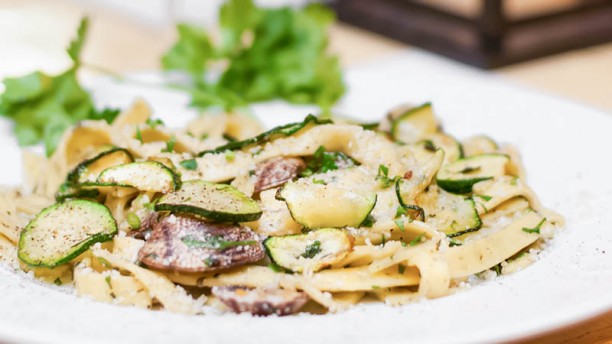 Pepe Nero Scialatielli vongole zucchine e parmigiano