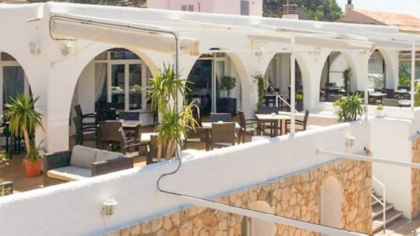 Bahía Beach Club In Llucmajor Menu Openingstijden Prijzen Adres Bahía Beach Club