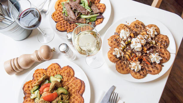 Café Mareva Gaufre patate poulet curry & steak