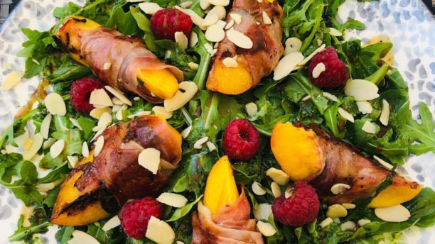 Royale Café Salada Manbon