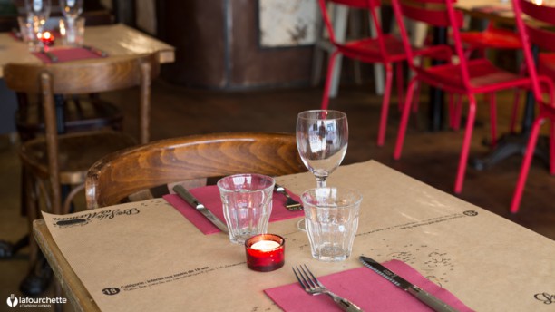 Les Fils à Maman Toulouse Détail tables