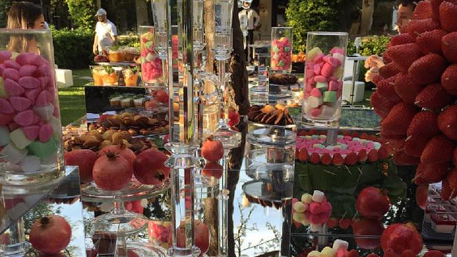 Buffet de desserts - La Table du Marché by Pamela Anderson restaurant Vegan, Ramatuelle