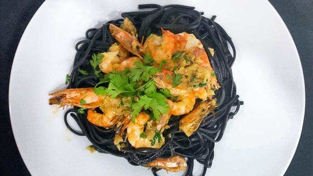 Love Lisbon - Centro Comercial Martim Moniz Espargete Nero con gambas