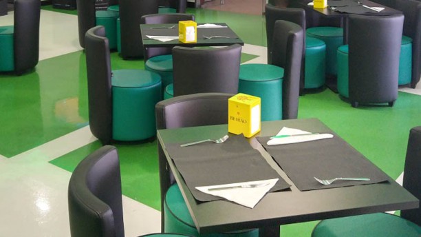 Love Lisbon - Centro Comercial Martim Moniz sala