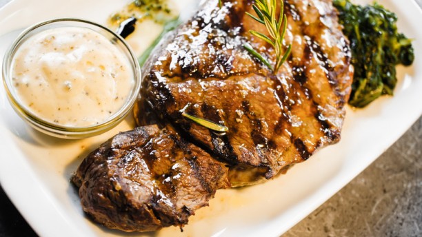 Carnalentejana Naco Carnalentejana DOP com molho de pimenta verde