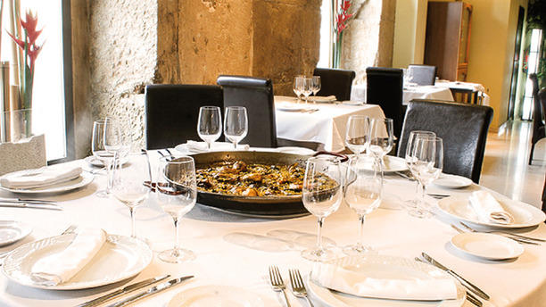 De Ana mesa y paella