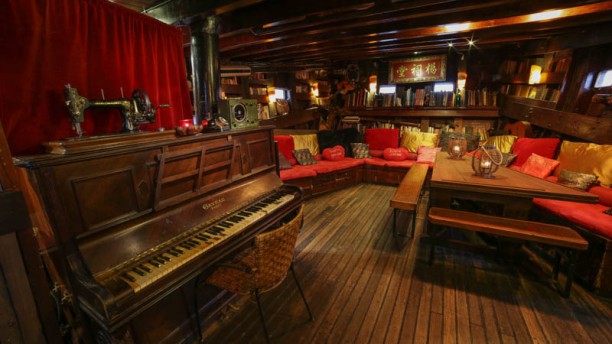 La Dame de Canton Salle