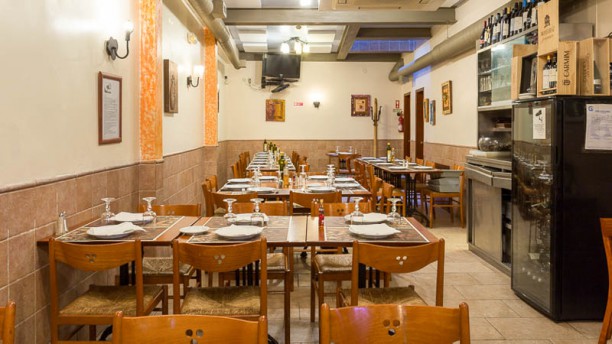 Adega Já Fumega sala do restaurante