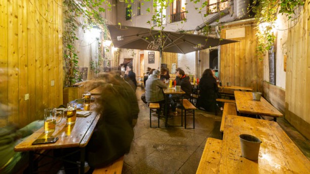 Kiez Biergarten In Paris Restaurant Reviews Menu And Prices