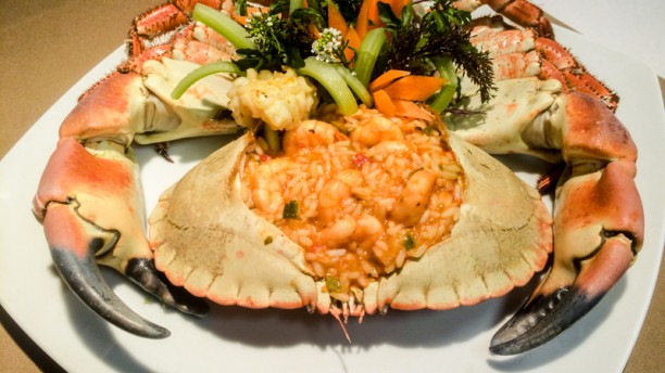 Frango da Guiia Garajau Arroz de Sapateira e camarão