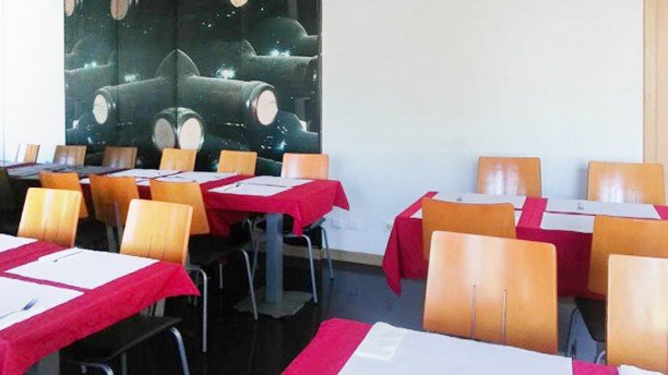 Eat Me Bar and Restaurant Sala